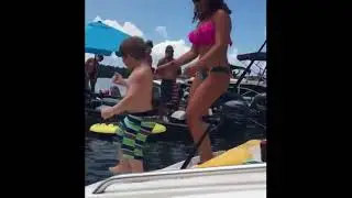 Kid dancing on boat to 21 Savage Bank Account / Пацан танцует Easy Dance на лодке!!
