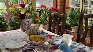 Летом живу на даче , занимаюсь любимым делом и радуюсь жизни
