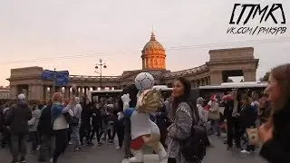 Как празднуют выход сборной по футболу России в 1/4 в Петербурге!