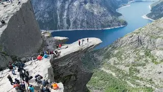TROLLTUNGA, NORWAY /WEDDING CEREMONY