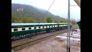 8Dn TEZGAM EXPRESS passing taraki railway station ZCU-20 Pak Rail update