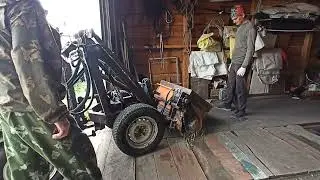Подвозим песок и цемент к месту стройки на самодельном мини погрузчике  Жизнь в деревне