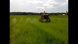 tractor sprayer home made goes to work padi lembah bujang1/3