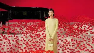 AKRIS SS24 - A flower of its own