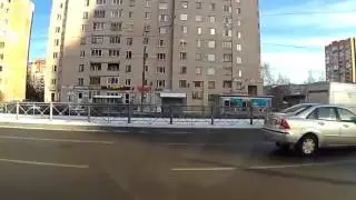 Девушка перепутала газ с тормозом в машине