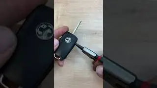 Vauxhall Insignia open damaged key to remove circuit board #automobile #vauxhall #insignia
