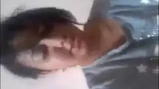 الفتاة التي تتعرى علي الفيسبوك