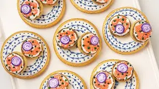How To Decorate Miniature Bagels and Lox Cookies With Royal Icing