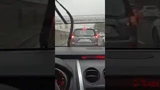 Идёт дождь в Москве.