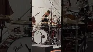 Ray Luzier is AWESOME!🤘