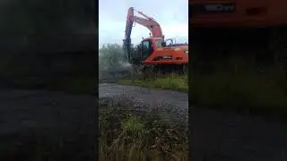 Досан 180с гидромолотом в работе.