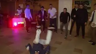 Танец друзей жениха на свадьбе в Лазаревском