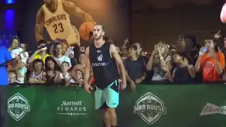 Это видео взорвало интернет! Парень порвал профи