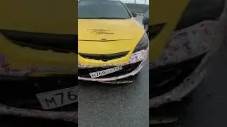 Влетел знак в бампер из под машины
