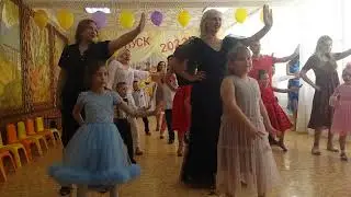 Танец с мамами 