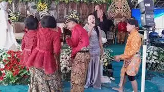 Aduh_aduh goyang pamer pantat.