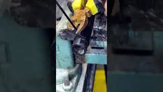 Как чёрный хомут поможет отрезать пнд трубу ?)