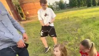 Срого трогает 4ЛЕН при ДЕТЯХ :D