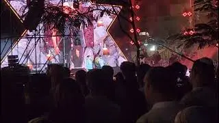 איילה שקורי תושבת העיר שדרות מדליקה משואה לזיכרם של בעלה וביתה שנהרגו במלחמת חרבות ברזל