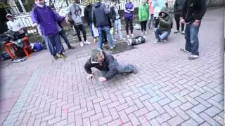 На батле,дед танцует))ахахах.1 место его)