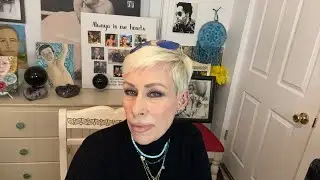 Sloan Bella is live! Saturday Night Live