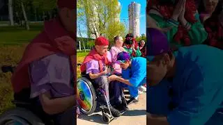 Люди бывают разные / People are different 