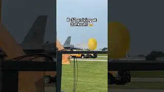 B-52 Stratofortress Oshkosh! 😱 #shorts
