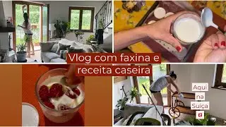 Iogurte natural caseiro e faxina