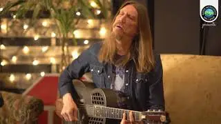 Sofa Sessions: Oliver Wood
