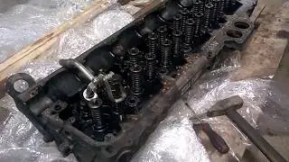 Replacing the cylinder head gasket on a Detroit Diesel 14L series 60 engine