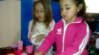 Crianças fazendo arte