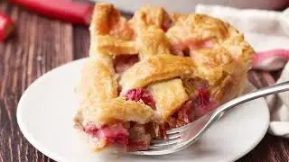 CLASSIC RHUBARB PIE