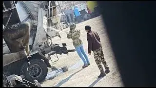 Смотреть вечно можно на три вещи)) одна из них как Жора делится ценным опытом с молодым поколением