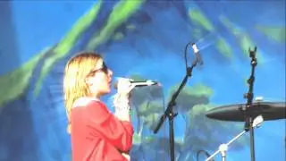 Austra - Lose it + Beat and the Pulse (Live Dockville 2013)