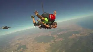 Skydiving maremma with skinny blonde