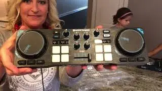 Unboxing Hercules DJ Controllers: Female DJs taking a look!