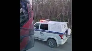 На Камчатке автомобиль подлетел на яме и улетел с дороги