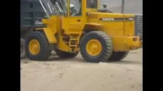 como operar maquinaria pesada (cargador frontal volvo L90c)