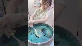 Making Chinese hand-painted fans, half natural, half artificial. #painting #art #diy