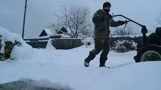 Уборка снега мотоблоком ОКА с отвалом.