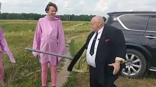 Могильщик Стас Барецкий прогнал сектантов со своей земли!