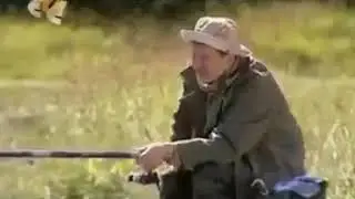 Изменяет жене на рыбалке
