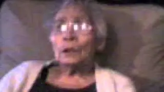 Abuelita cantando.