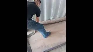 How to unloading goods pallet from container