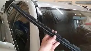 Как снять боковые накладки на лобовом стекле KIA Sorento