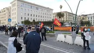 Napoli, i lavoratori Whirlpool non si arrendono e presidiano il consolato Usa