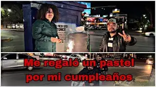 ME COMPRÓ UN PASTEL POR MI CUMPLEAÑOS  