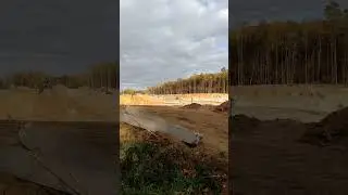 вышел прогуляться по осеннему лесу, весь пейзаж испортило строительство дороги