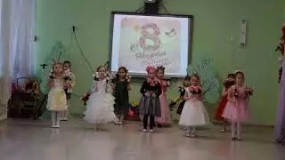 «Мама» танец девочек с цветами в детском саду. Средняя группа.