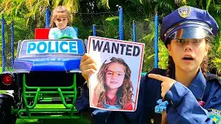 Mia Çocuklar için polis kovalamacası hakkında komik bir hikaye